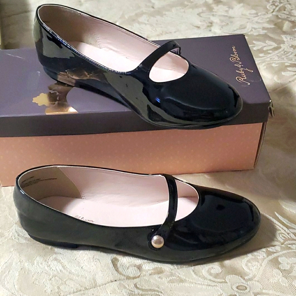 Black patent flats